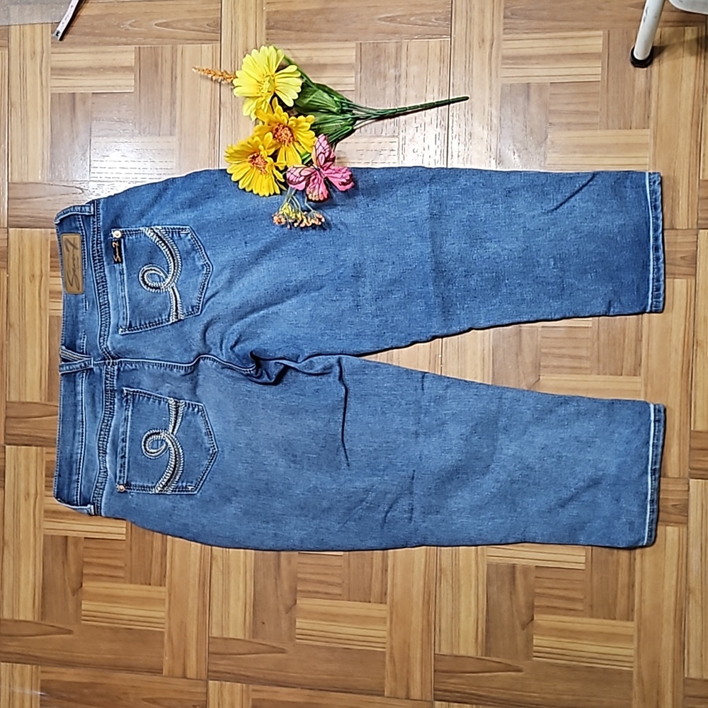 SEVEN7 denim girlfriend capri's